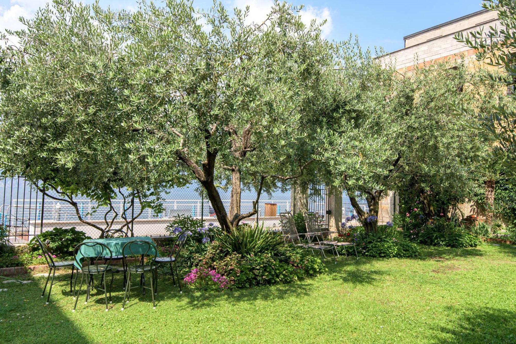In Riva Al Lago Di Iseo Residenza Loft Marone Exterior photo